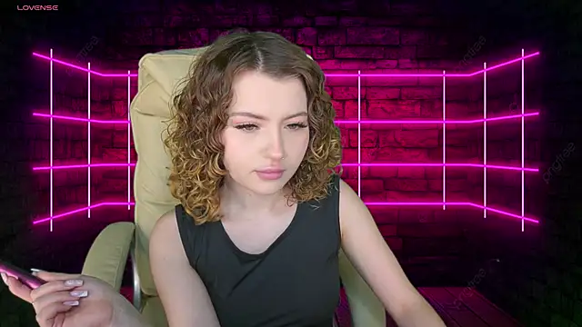 YesPussyClover online show from March 19, 2025, 9:05 pm