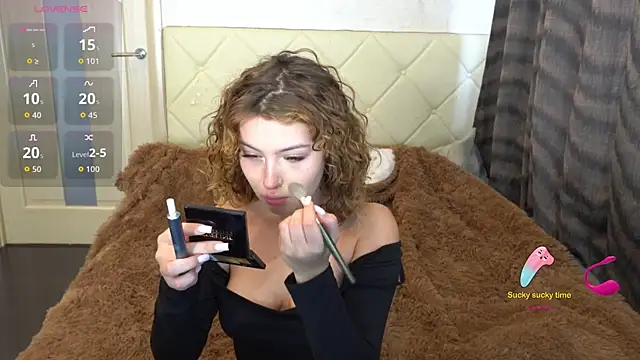 YesPussyClover online show from September 9, 2025, 2:05 pm