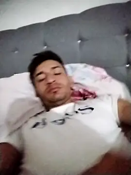 Yesiell online show from November 3, 2025, 10:10 pm