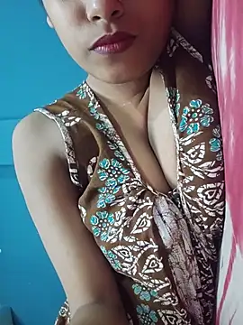 Snapshot of sexyindi_couple chatting on June 2, 2026, 7:32 am sexyindi couple online show from June 2, 2026, 7:32 am