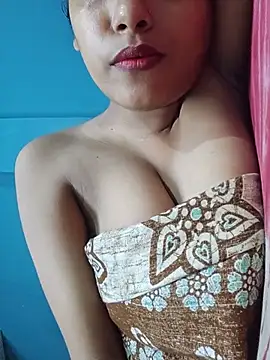 Snapshot of sexyindi_couple chatting on June 7, 2026, 6:06 am sexyindi couple online show from June 7, 2026, 6:06 am