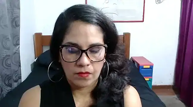 Mistresskloe01 online show from December 13, 2024, 1:01 pm