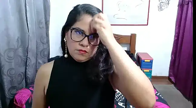 Mistresskloe01 online show from January 13, 2025, 12:35 pm