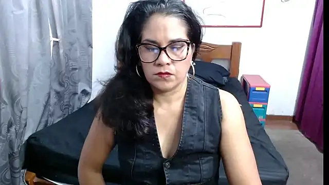 Mistresskloe01 online show from February 17, 2025, 12:38 pm