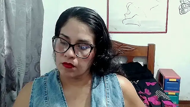 Mistresskloe01 online show from September 30, 2025, 12:10 pm