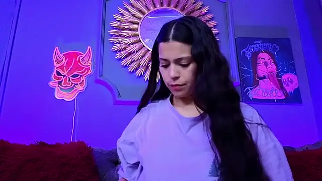 Julieta Russell online show from March 5, 2025, 12:22 pm