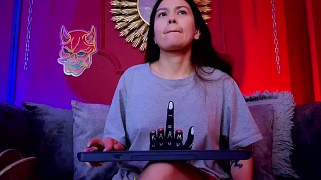 Julieta Russell online show from September 22, 2025, 12:29 pm