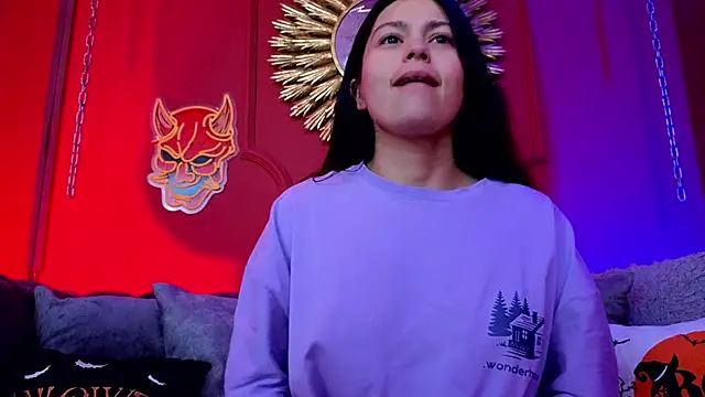 Julieta Russell online show from October 13, 2025, 12:05 pm