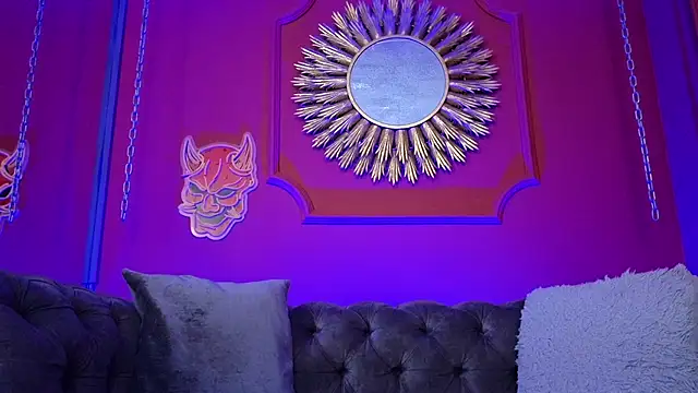 Julieta Russell online show from April 17, 2026, 12:19 pm