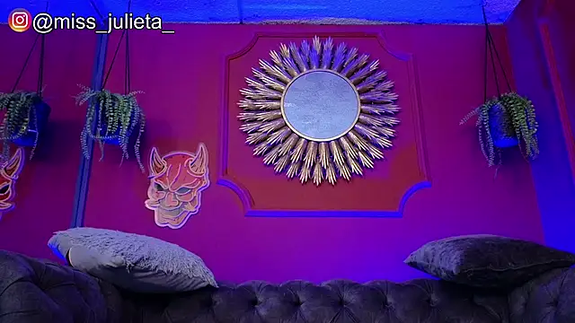 Julieta Russell online show from May 22, 2026, 11:38 am