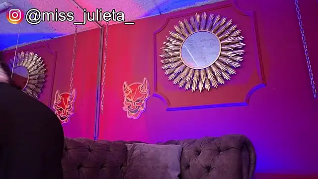 Julieta Russell online show from May 27, 2026, 12:02 pm