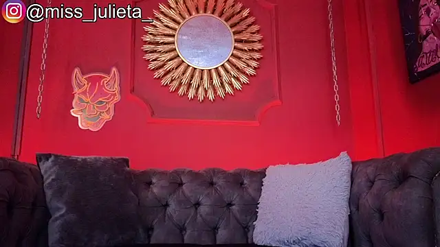 Julieta Russell online show from May 29, 2026, 11:41 am