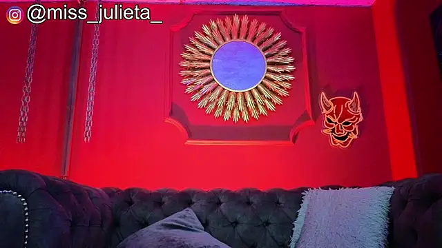 Julieta Russell online show from July 8, 2026, 11:58 am