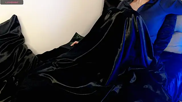 hotmask online show from December 19, 2025, 6:59 pm