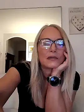 kikkastar online show from December 3, 2024, 1:21 pm