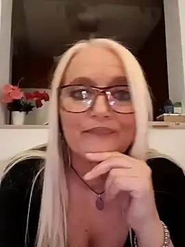 kikkastar online show from December 29, 2024, 8:37 pm