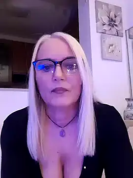 kikkastar online show from February 4, 2025, 7:44 pm