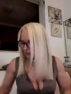 kikkastar online show from February 6, 2025, 8:13 pm