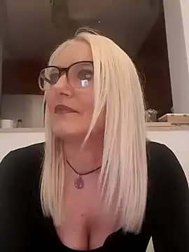 kikkastar online show from February 9, 2025, 8:34 pm