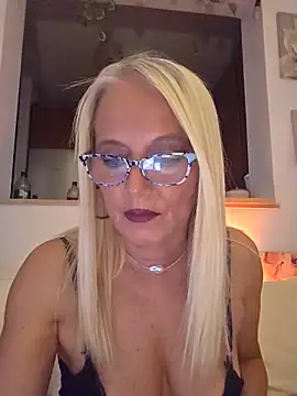 kikkastar online show from October 1, 2025, 8:04 pm