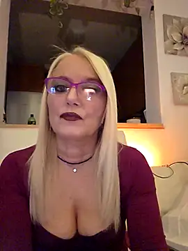 kikkastar online show from November 30, 2025, 8:57 pm