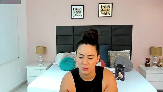 Snapshot of MadisonJenner chatting on November 12, 2025, 11:10 am MadisonJenner online show from November 12, 2025, 11:10 am