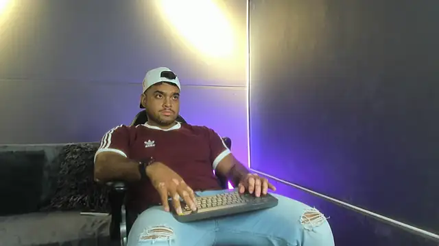 Big furry bear13 online show from December 23, 2025, 8:01 am