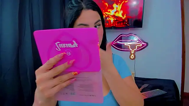 sunshine uwu22 online show from March 12, 2026, 7:20 pm