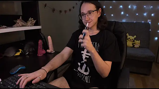 Snapshot of zackstivens chatting on January 6, 2025, 10:26 pm zackstivens online show from January 6, 2025, 10:26 pm