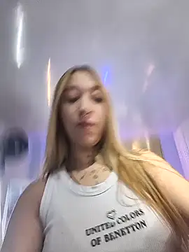 MollyCruz online show from December 20, 2025, 10:44 am