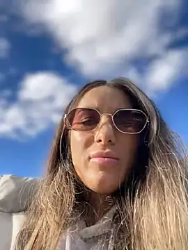 HotXMom online show from October 19, 2025, 11:55 am