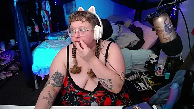 Snapshot of FatVeronica chatting on January 15, 2025, 5:19 am FatVeronica online show from January 15, 2025, 5:19 am