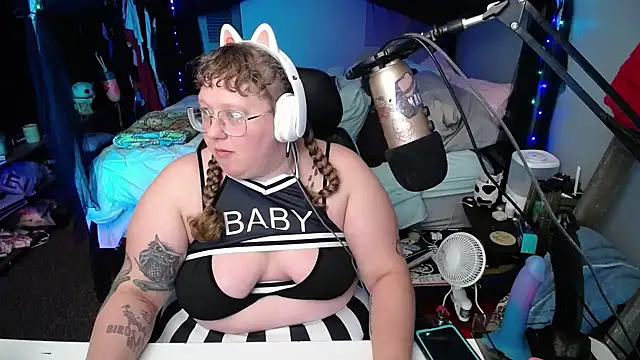 Snapshot of FatVeronica chatting on January 19, 2025, 7:15 am FatVeronica online show from January 19, 2025, 7:15 am