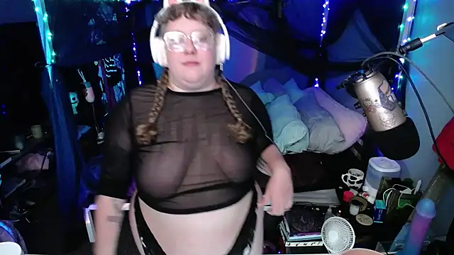 Snapshot of FatVeronica chatting on January 23, 2025, 2:33 am FatVeronica online show from January 23, 2025, 2:33 am