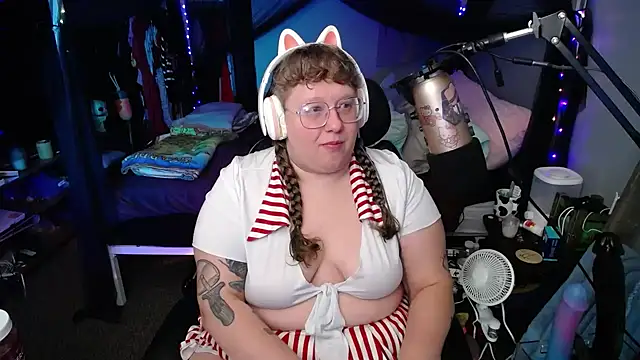 Snapshot of FatVeronica chatting on January 26, 2025, 4:20 am FatVeronica online show from January 26, 2025, 4:20 am