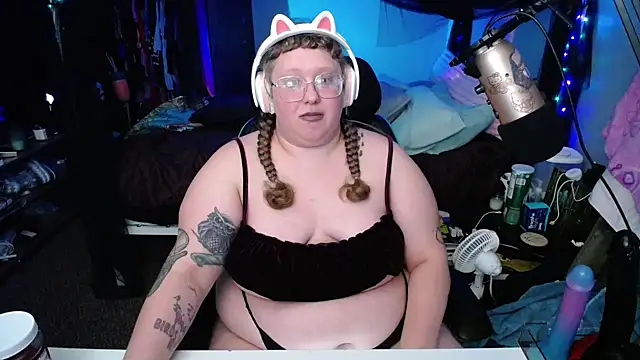 Snapshot of FatVeronica chatting on February 7, 2025, 6:14 am FatVeronica online show from February 7, 2025, 6:14 am