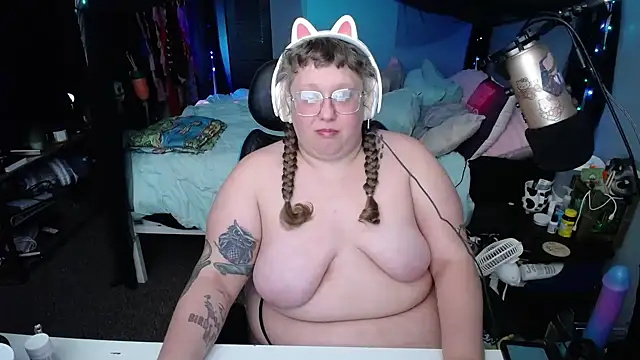 Snapshot of FatVeronica chatting on February 19, 2025, 4:55 pm FatVeronica online show from February 19, 2025, 4:55 pm