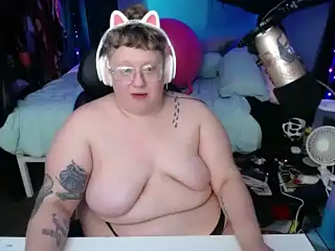 Snapshot of FatVeronica chatting on March 11, 2025, 4:43 am FatVeronica online show from March 11, 2025, 4:43 am