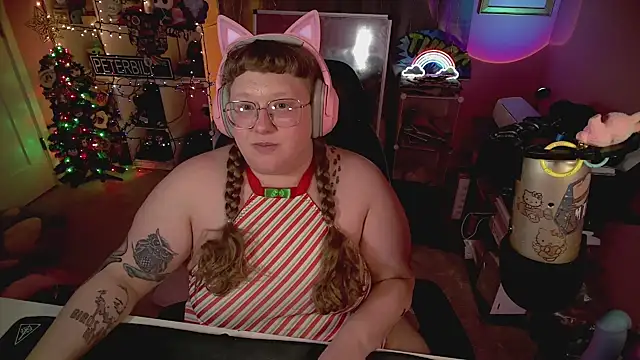 Snapshot of FatVeronica chatting on December 16, 2025, 8:19 am FatVeronica online show from December 16, 2025, 8:19 am