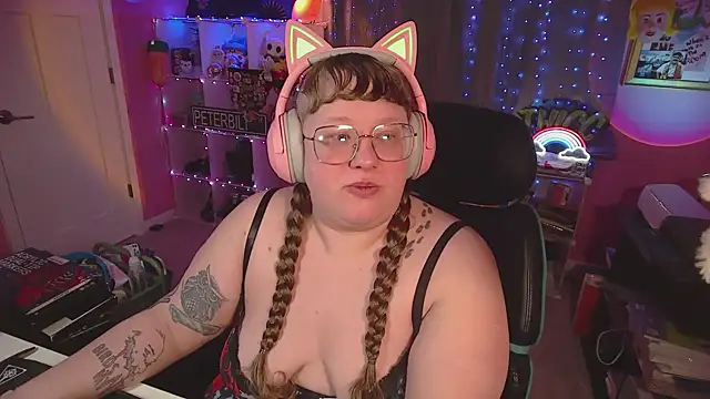 Snapshot of FatVeronica chatting on February 5, 2026, 2:00 pm FatVeronica online show from February 5, 2026, 2:00 pm