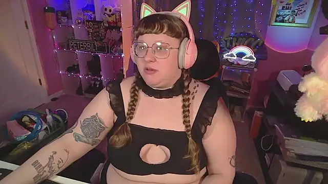 Snapshot of FatVeronica chatting on February 6, 2026, 2:09 pm FatVeronica online show from February 6, 2026, 2:09 pm
