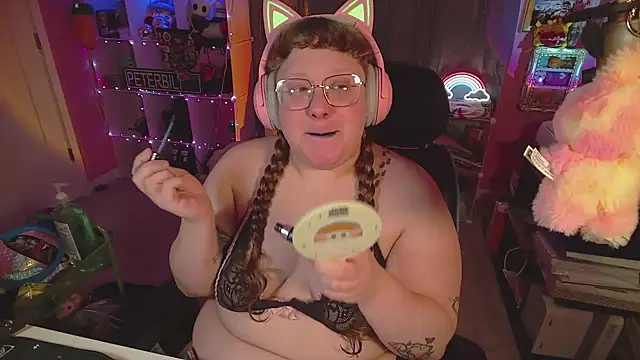 Snapshot of FatVeronica chatting on February 19, 2026, 7:32 pm FatVeronica online show from February 19, 2026, 7:32 pm