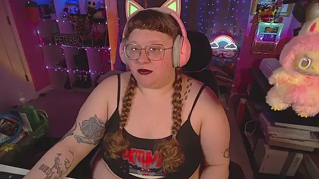 Snapshot of FatVeronica chatting on February 20, 2026, 6:19 pm FatVeronica online show from February 20, 2026, 6:19 pm