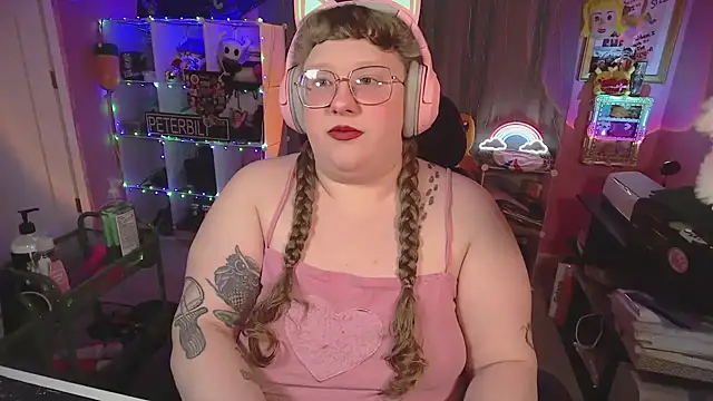 Snapshot of FatVeronica chatting on February 26, 2026, 1:37 am FatVeronica online show from February 26, 2026, 1:37 am