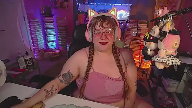 Snapshot of FatVeronica chatting on August 8, 2026, 7:27 pm FatVeronica online show from August 8, 2026, 7:27 pm