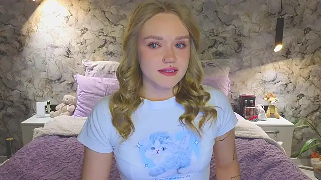 Aurora Golden1 online show from October 19, 2025, 4:51 pm