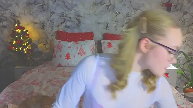 Aurora Golden1 online show from December 17, 2025, 4:24 pm