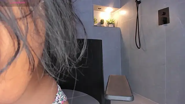 AriSweet online show from November 6, 2025, 12:39 pm