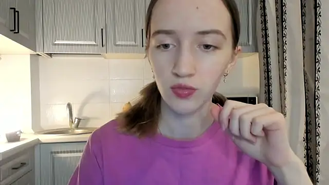 Snapshot of leslie_my_lovee chatting on December 16, 2025, 6:46 pm leslie my lovee online show from December 16, 2025, 6:46 pm