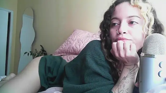 frikigyal online show from March 21, 2025, 1:12 pm